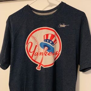 Nike New York Yankees T-Shirt Size Large